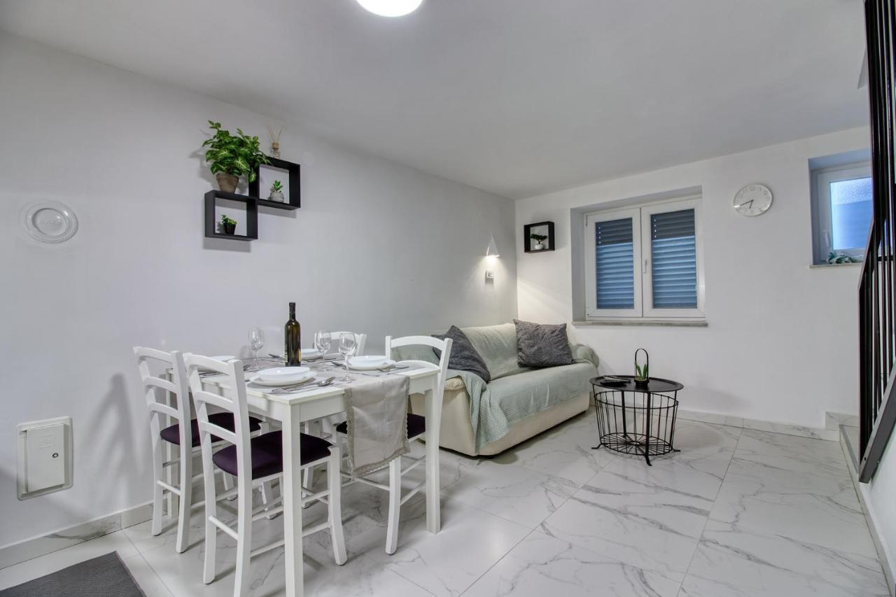 Holiday Home Volta Rakalj Esterno foto